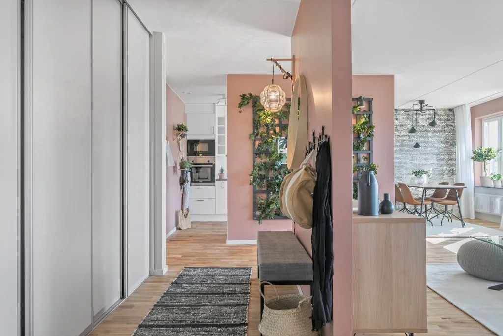 Piso en tono rosa