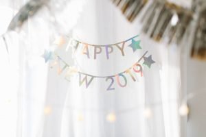 Bienvenido 2019 con blanco y plata